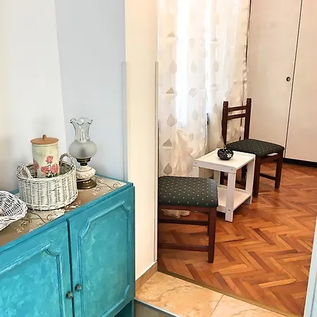Free Parking, Wifi, Aircool, Terrace, Living & Bedroom *