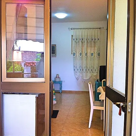 Free Parking, Wifi, Aircool, Terrace, Living & Bedroom *