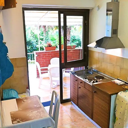 Free Parking, Wifi, Aircool, Terrace, Living & Bedroom * Lovran