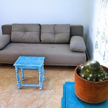 Apartment Free Parking, Wifi, Aircool, Terrace, Living & Bedroom
