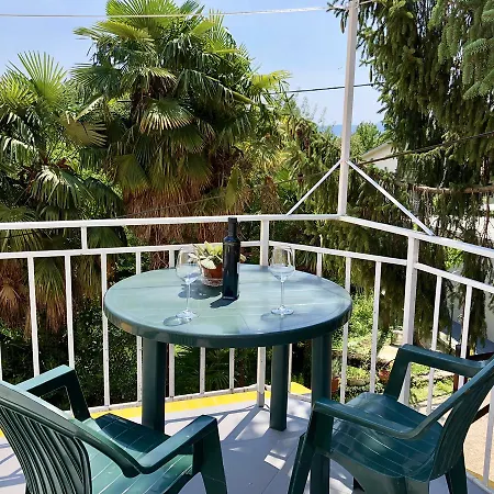 Apartment Free Parking, Wifi, Aircool, Terrace, Living & Bedroom Lovran